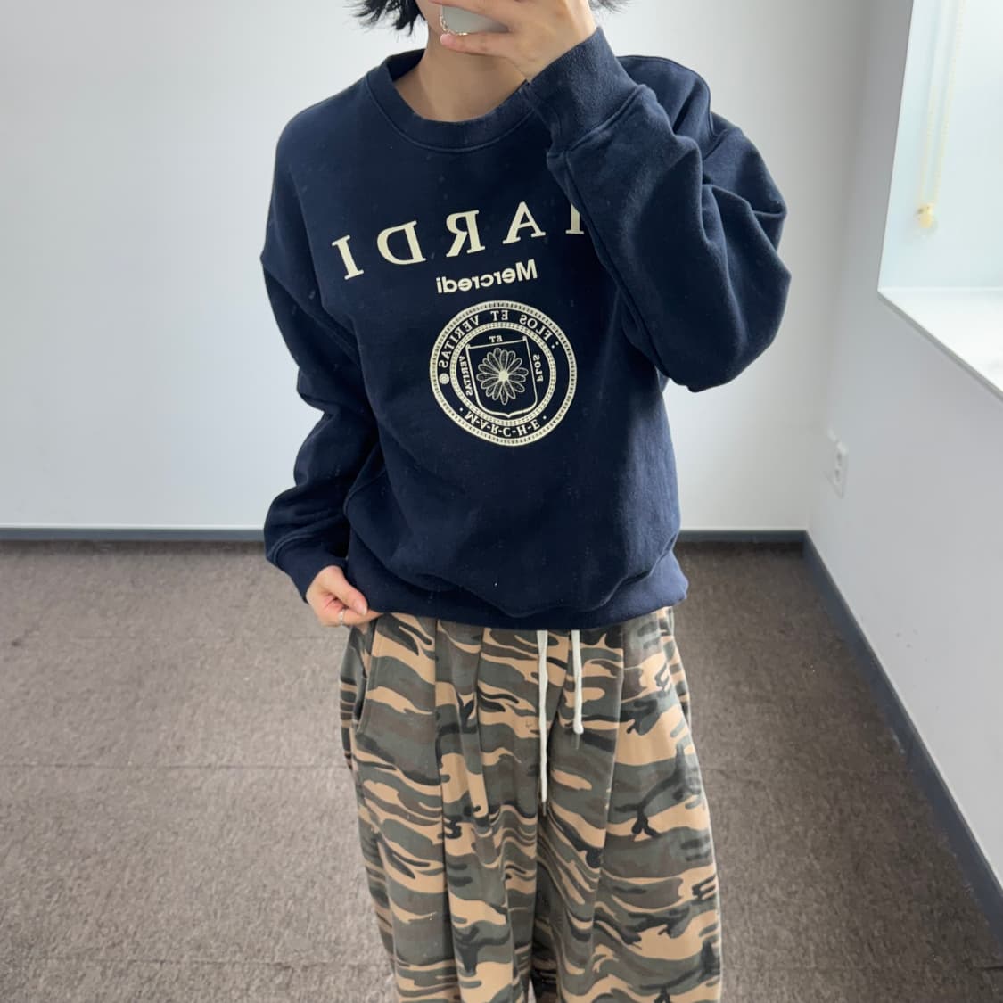 Mardi Mercredi 마르디메크르디 네이비 맨투맨 상품이미지1