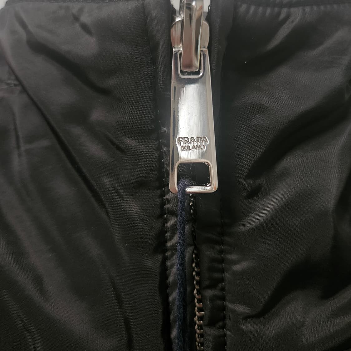 [새상품] 25fw 프라다 리나일론 패딩 자켓 블랙 52사이즈 상품이미지4
