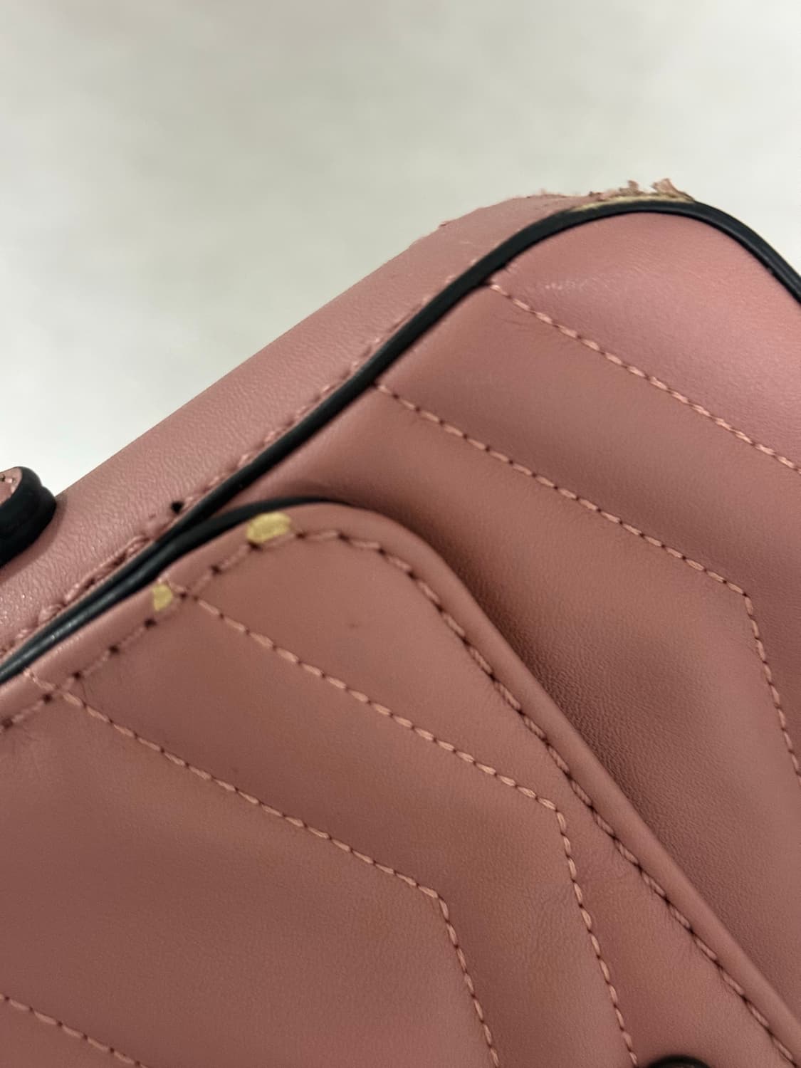 게스 빈티지 미니 크로스백 핑크 상품이미지5