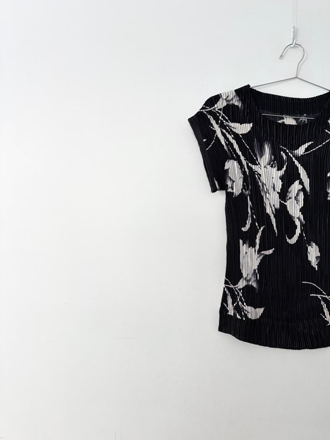 Flower pleats sleeveless / black 상품이미지2