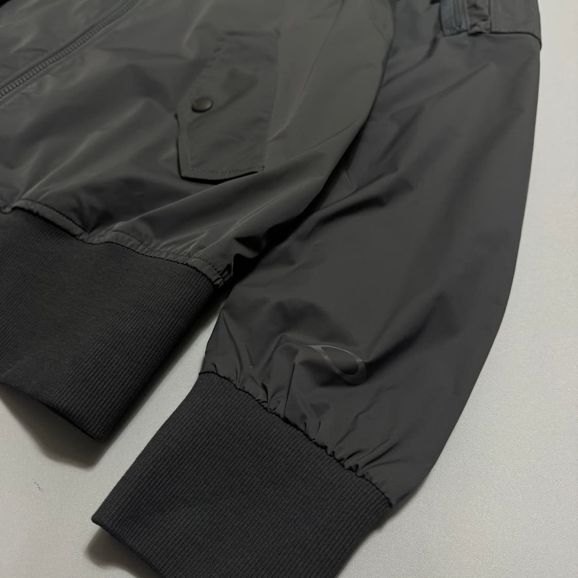 오클리(OAKLEY) 차콜컬러 폴리에스터 논칼라 쉘 플라이트 자켓 상품이미지5