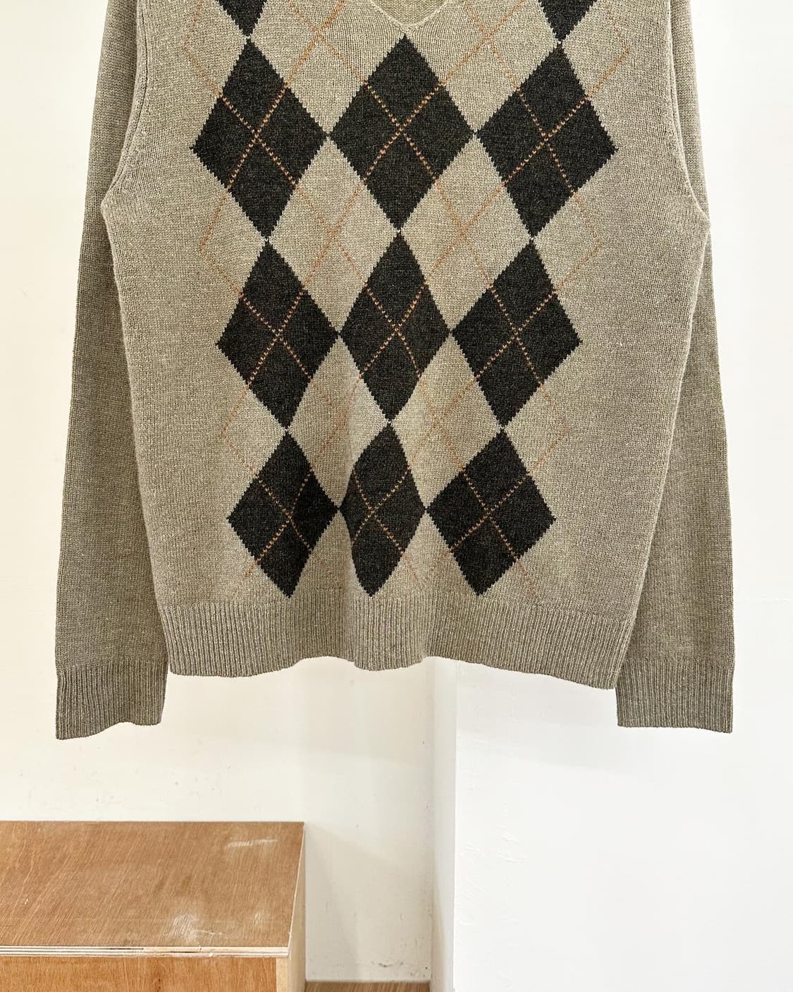 버버리 블랙라벨 카키 아가일패턴 브이넥 니트  상품이미지5