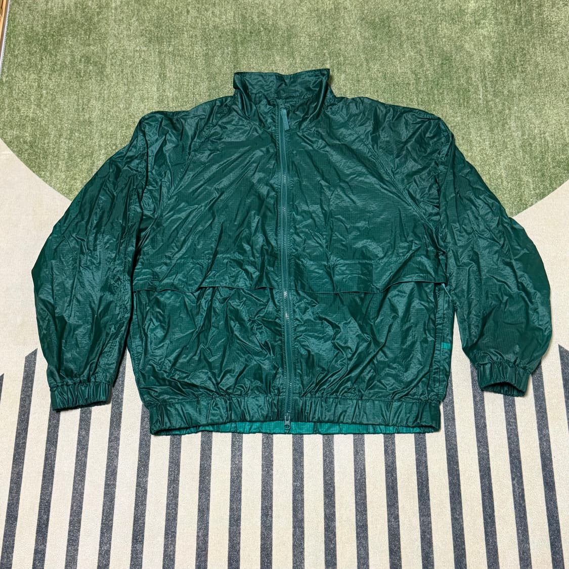 유니클로 U 포켓터블 트랙 탑 패커블팩 바람막이  상품이미지1