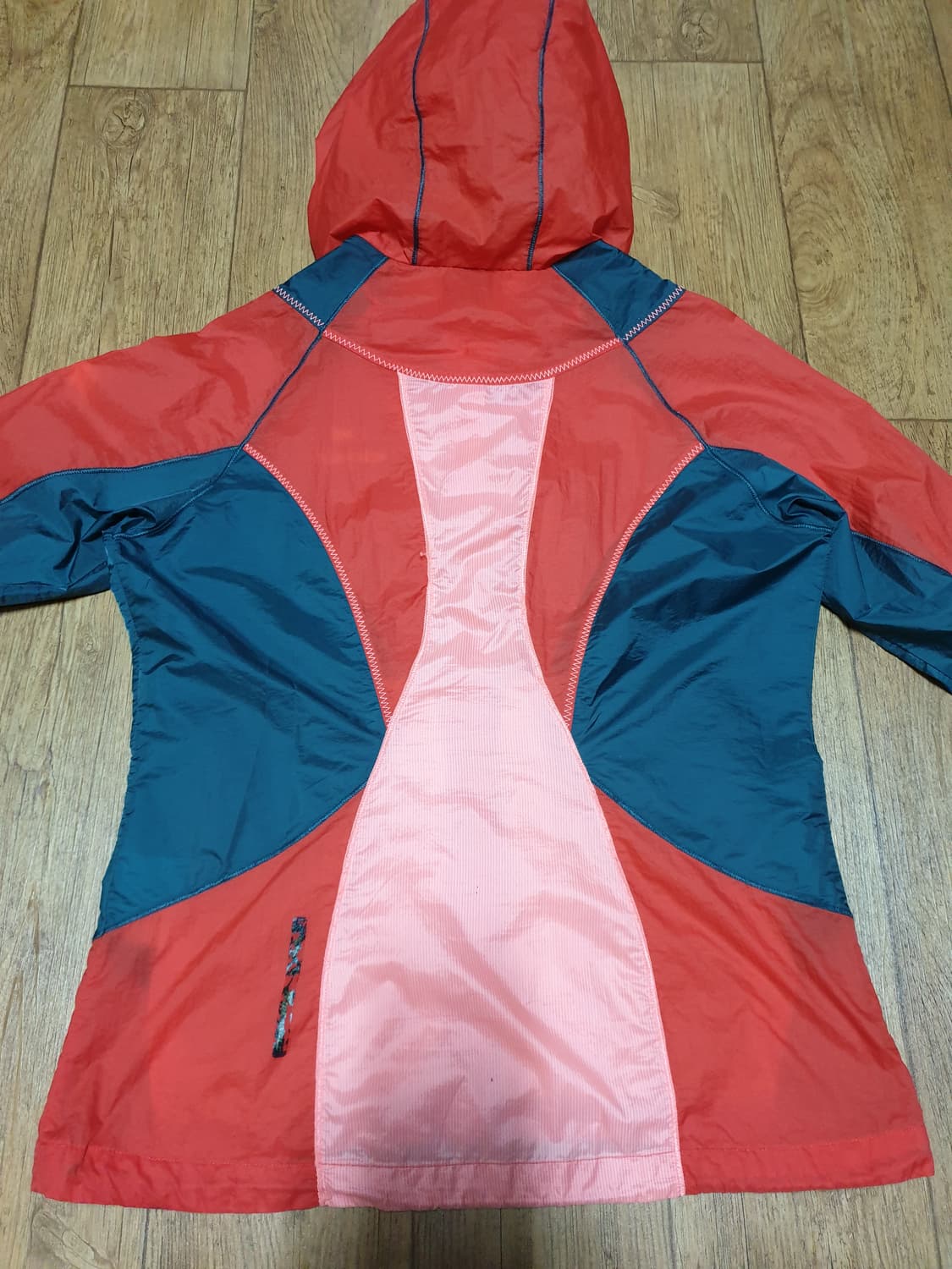 1062 아이더 아웃도어 바람막이 90~95 사이즈입니다 상품이미지5