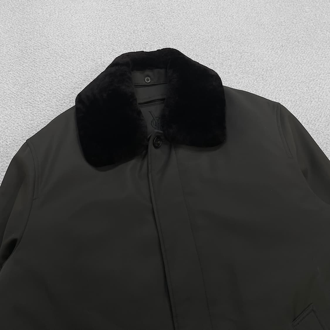 입생로랑 ysl 로고 폴리 퍼 하프 코드 카키 상품이미지2