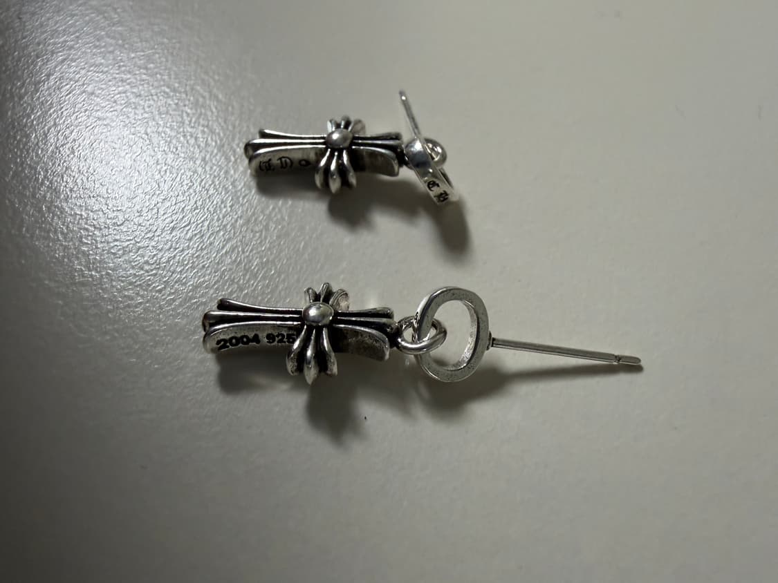 크롬하츠 타이니 크로스 드롭 이어링 상품이미지2