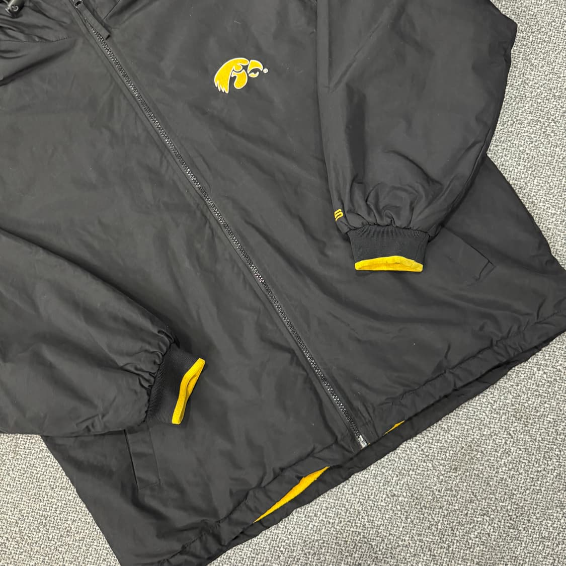 아이오와 호크아이즈 후드 자켓 상품이미지4