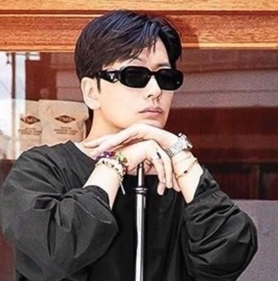 프라다 이동휘, 카리나, 로제 선글라스 SPR17W-F 상품이미지10