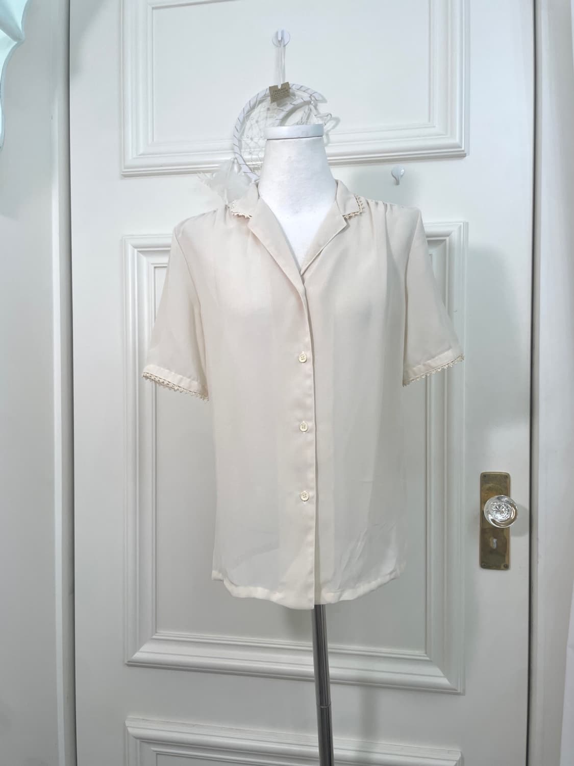 sheer beige lace trim shirring collar bl 상품이미지1