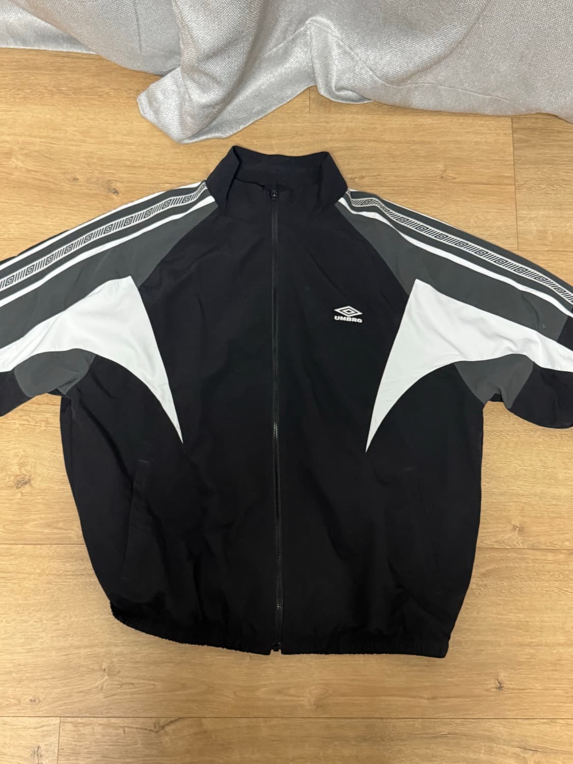 엄브로 UK 헤리테지 스탠드넥 바람막이 상품이미지1