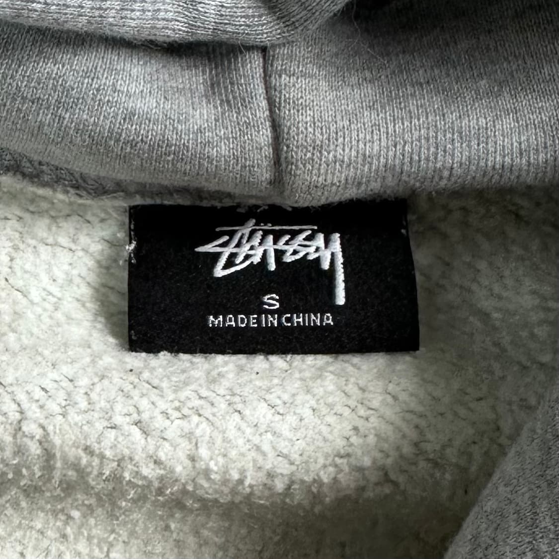 스투시 플리스 로고 그레이 후드티  상품이미지7