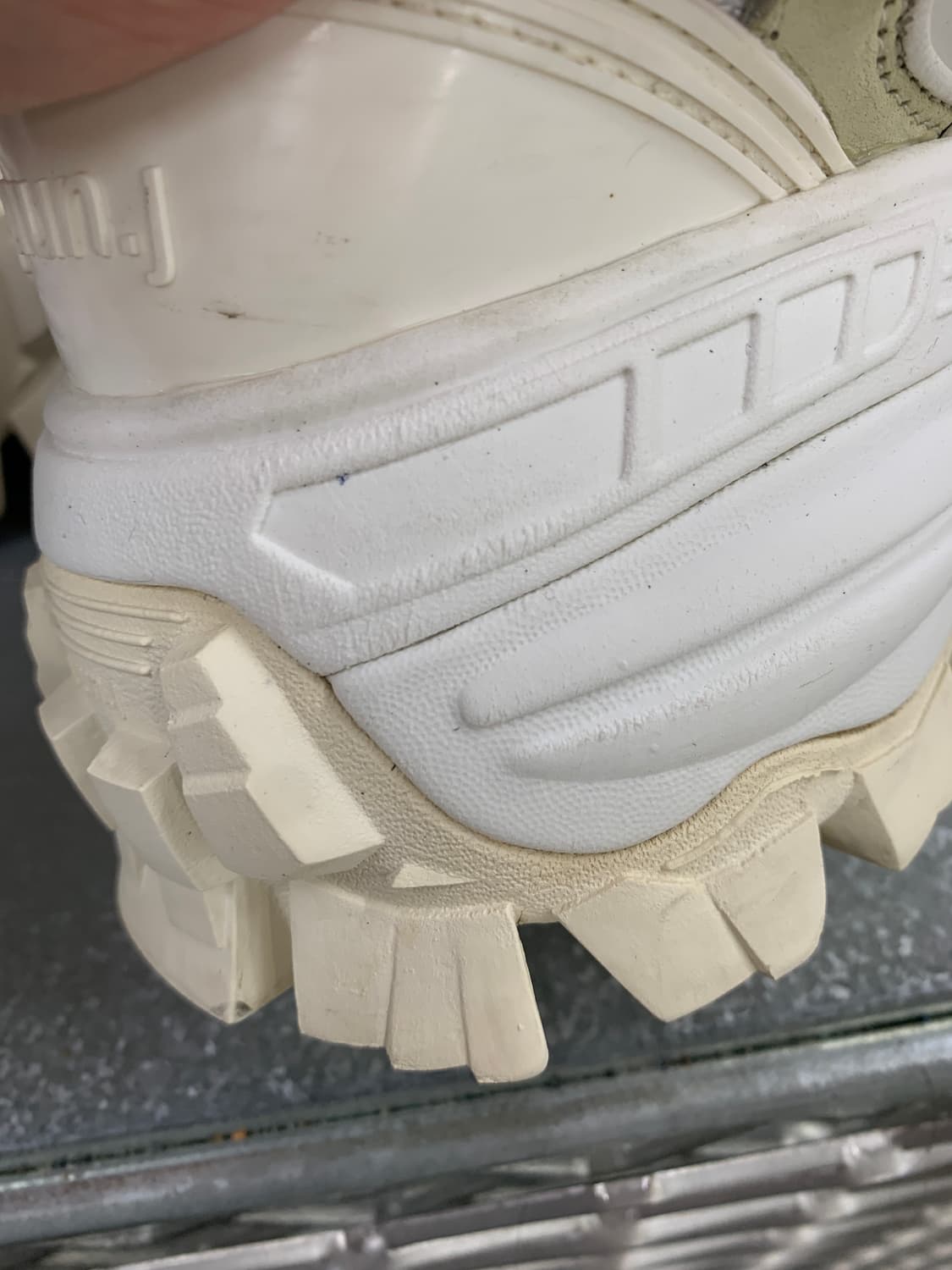 준지 스니커즈 화이트 UK7(260) 상품이미지6