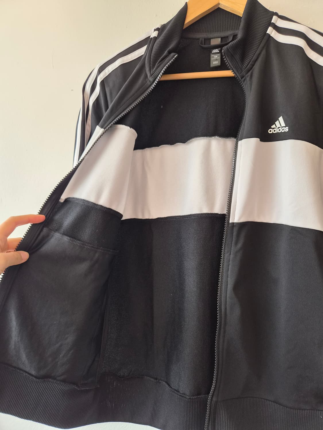 아디다스 키즈(여성가능) 블랙삼선트랙탑 160사이즈 상품이미지4