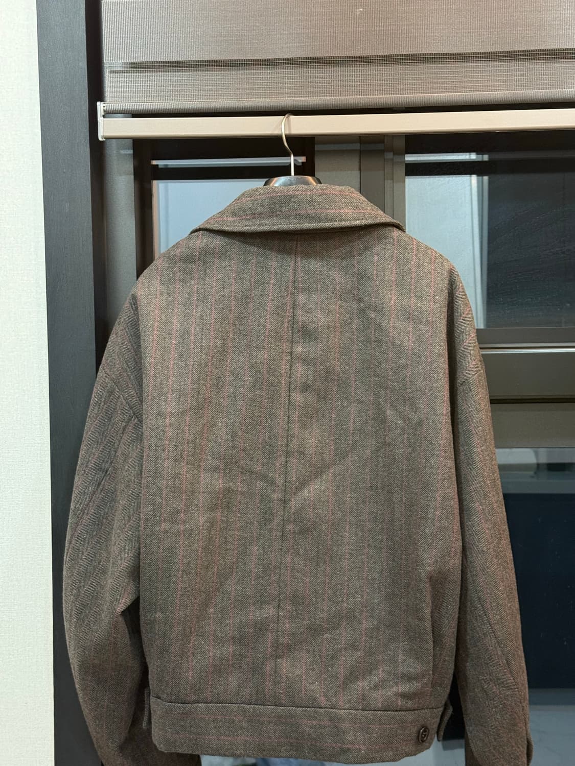 아모멘토 패디드 울 스트라이프 자켓 브라운 l 상품이미지4