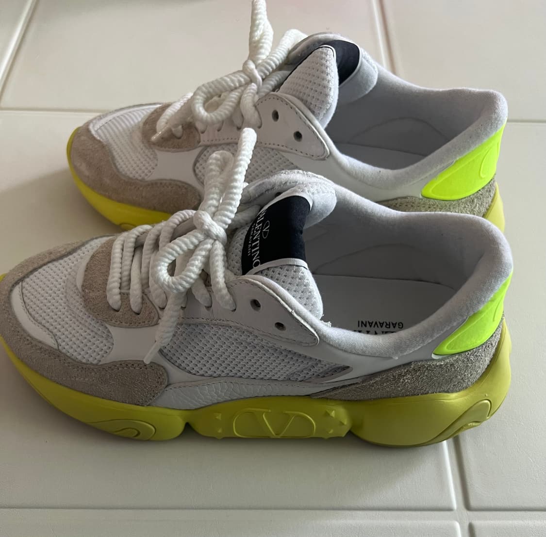 발렌티노 버블백 스니커즈  상품이미지1