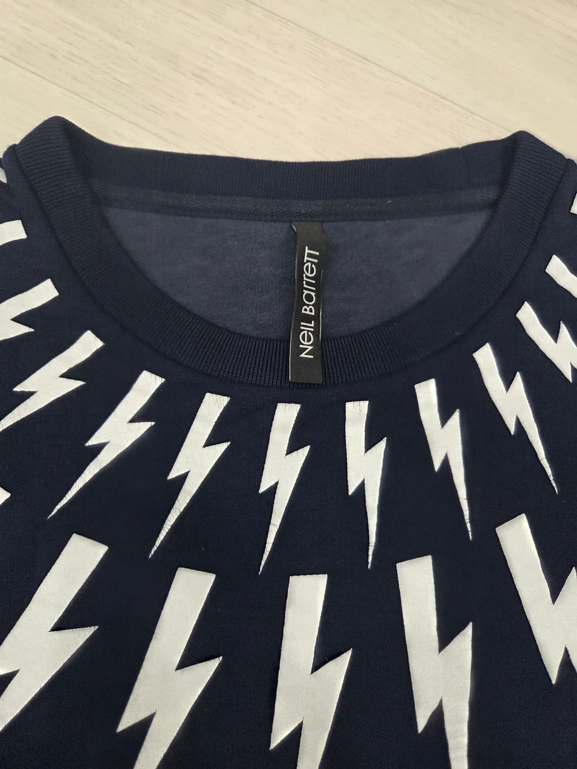 닐바렛 페어아일 라이트닝 볼트 사이드 지퍼 맨투맨 상품이미지5