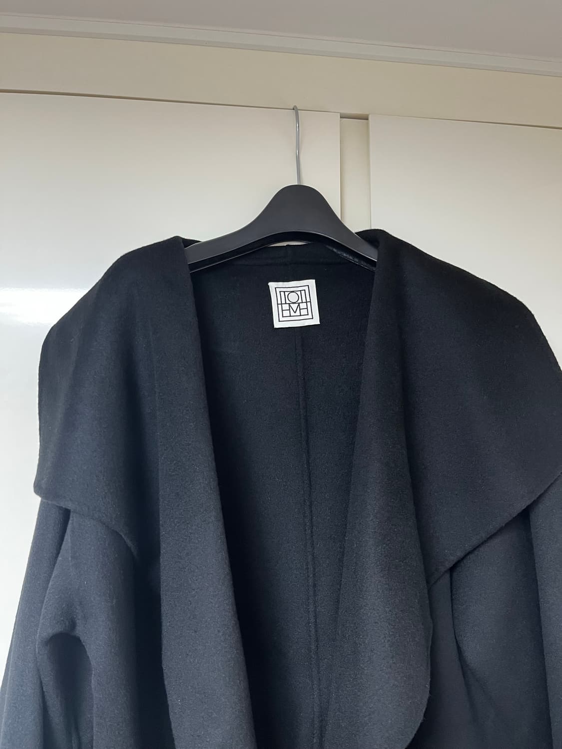 토템 시그니처 블랙코트 상품이미지2