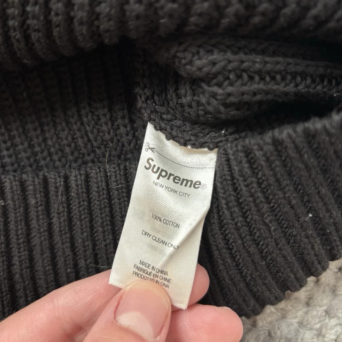슈프림 스몰 박스 립드 니트 스웨터 블랙 상품이미지6