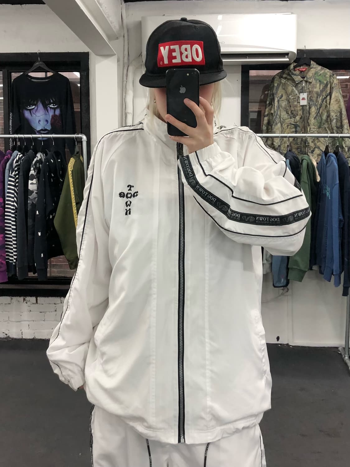 도그타운 사이드 로고 화이트 바람막이 상품이미지4