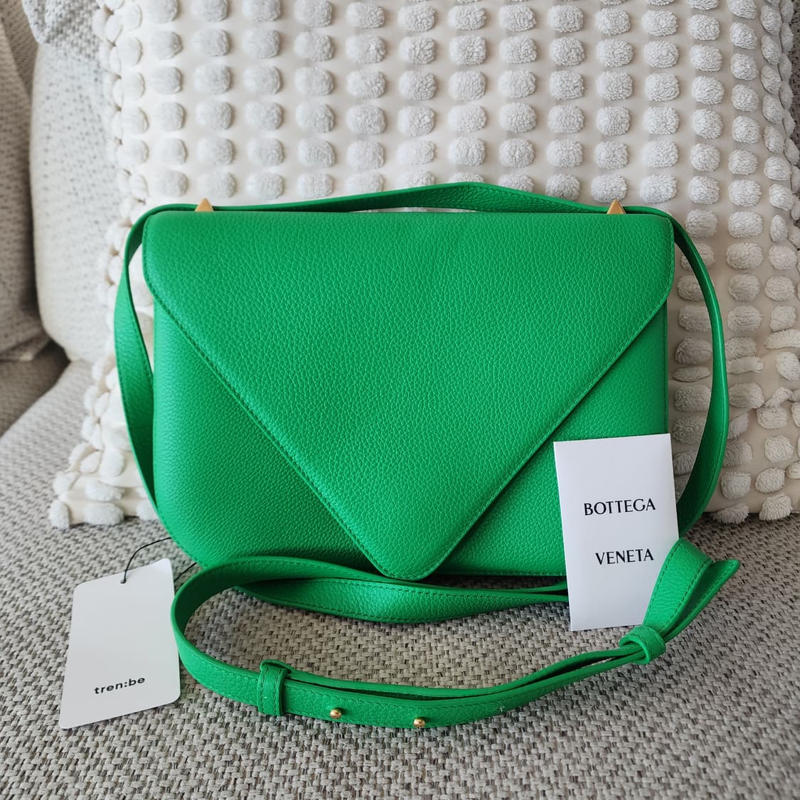 미사용 보테가베네타 엔벨롭 마운트 볼드 숄더백 미디움 패러킷 그린 상품이미지3