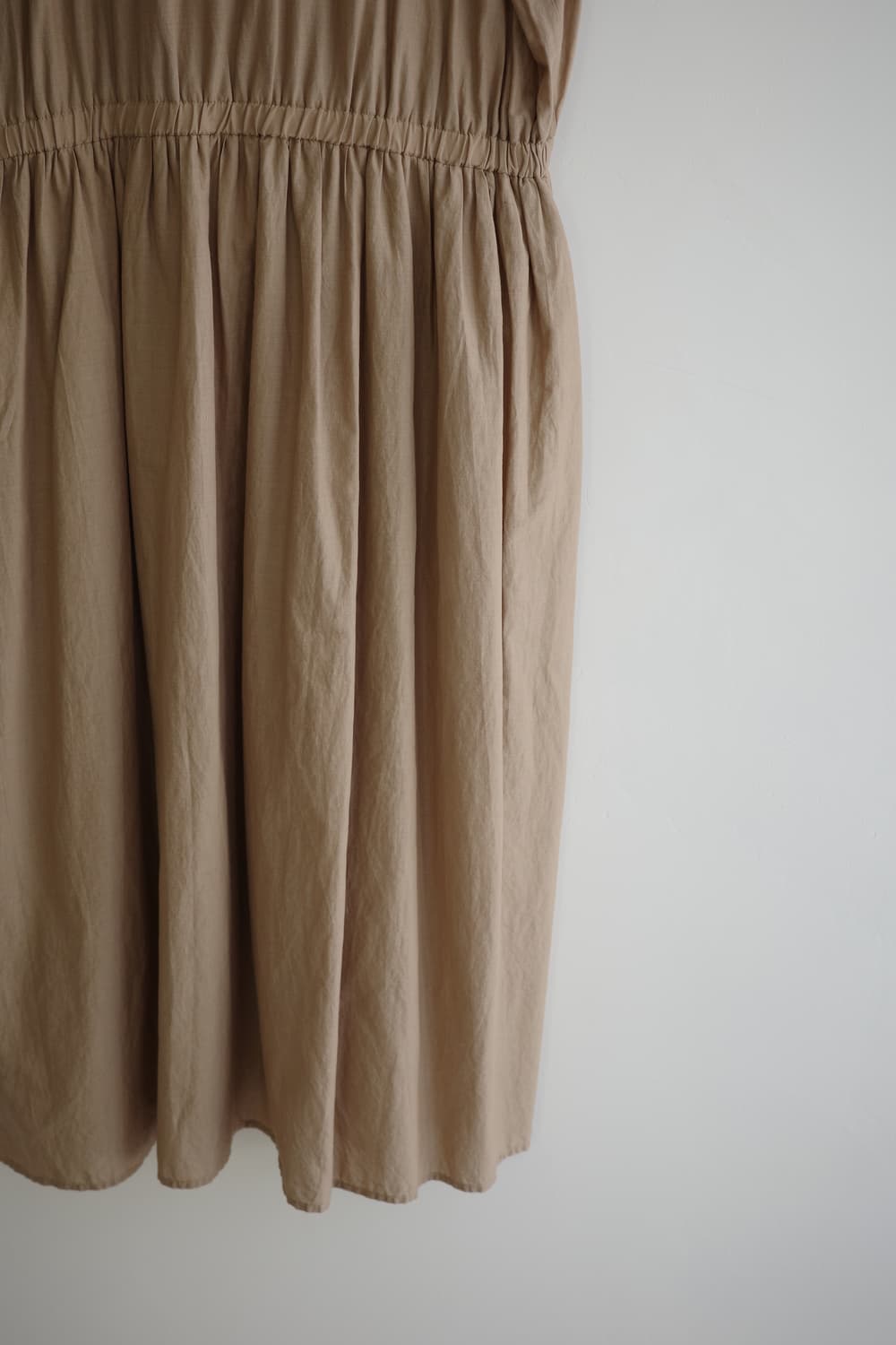 Vanilla studio 연브라운 자수 셔링 롱 원피스 상품이미지8