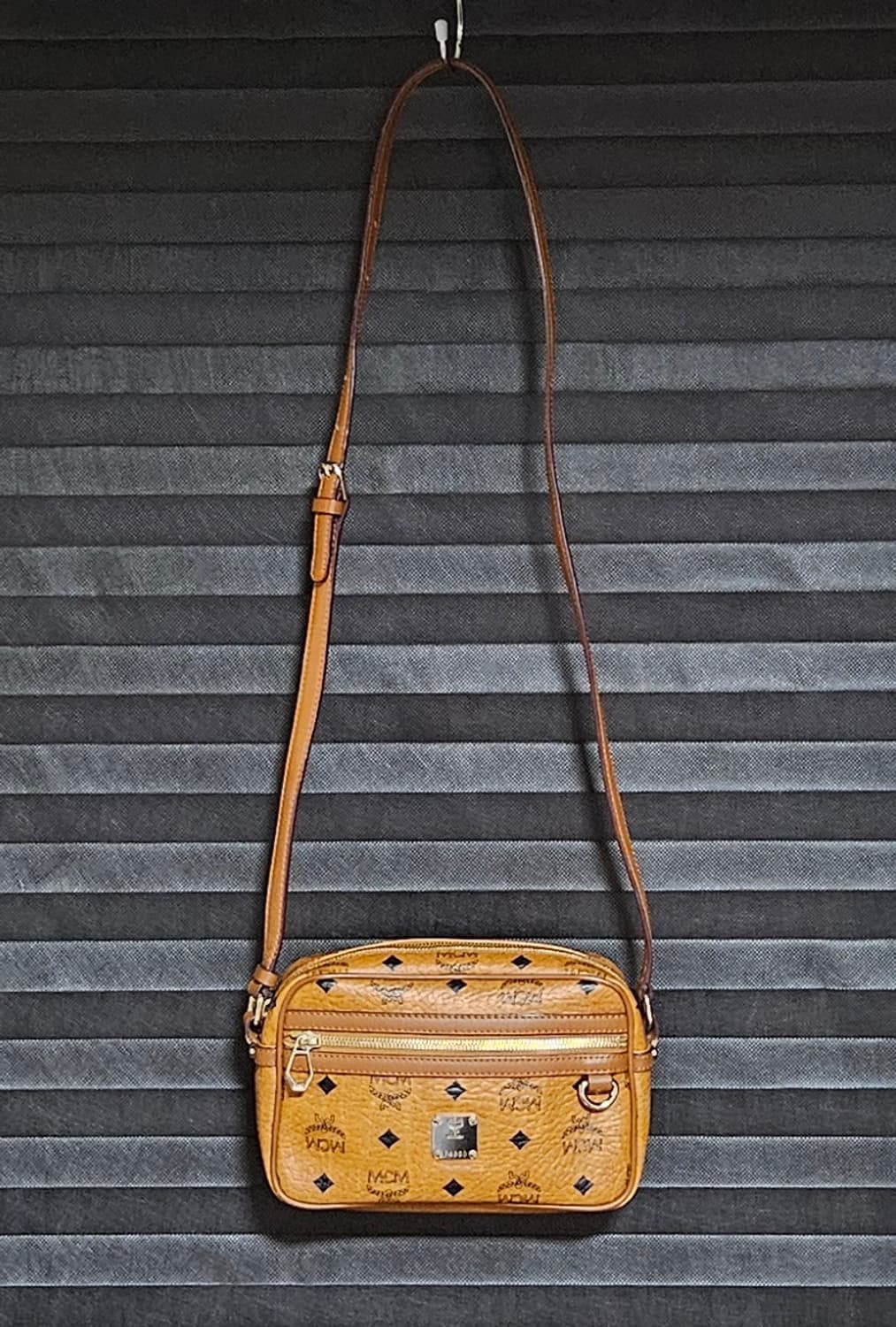 MCM 비세토스 크로스백 미니 꼬냑 상품이미지2