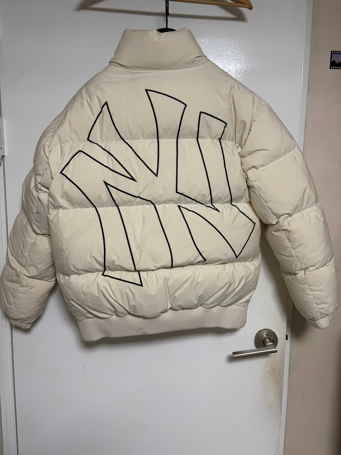 MLB 메가로고 덕다운 패딩 아이보리 상품이미지2