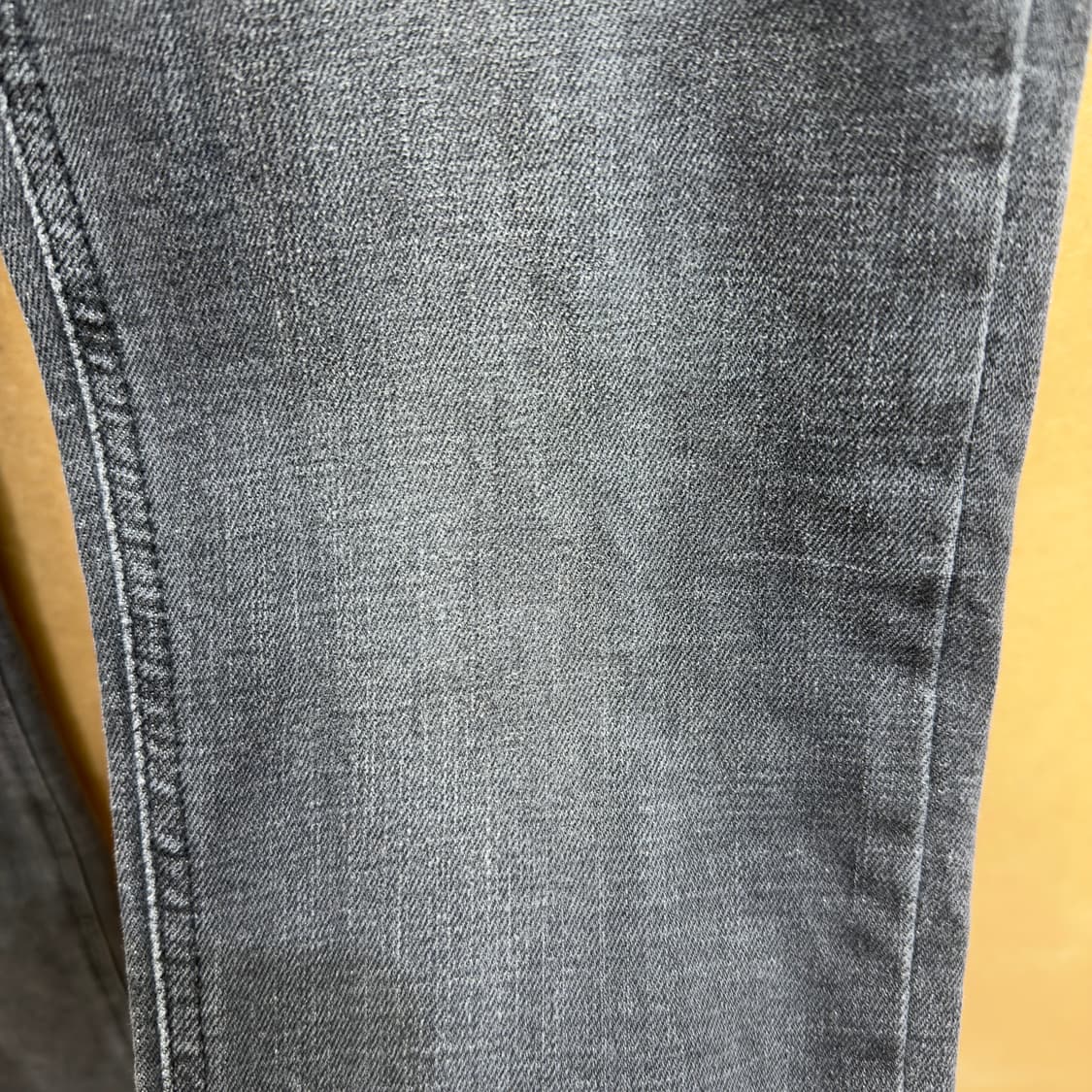 아크메드라비 백 로고 워싱 데님 팬츠 차콜 상품이미지10