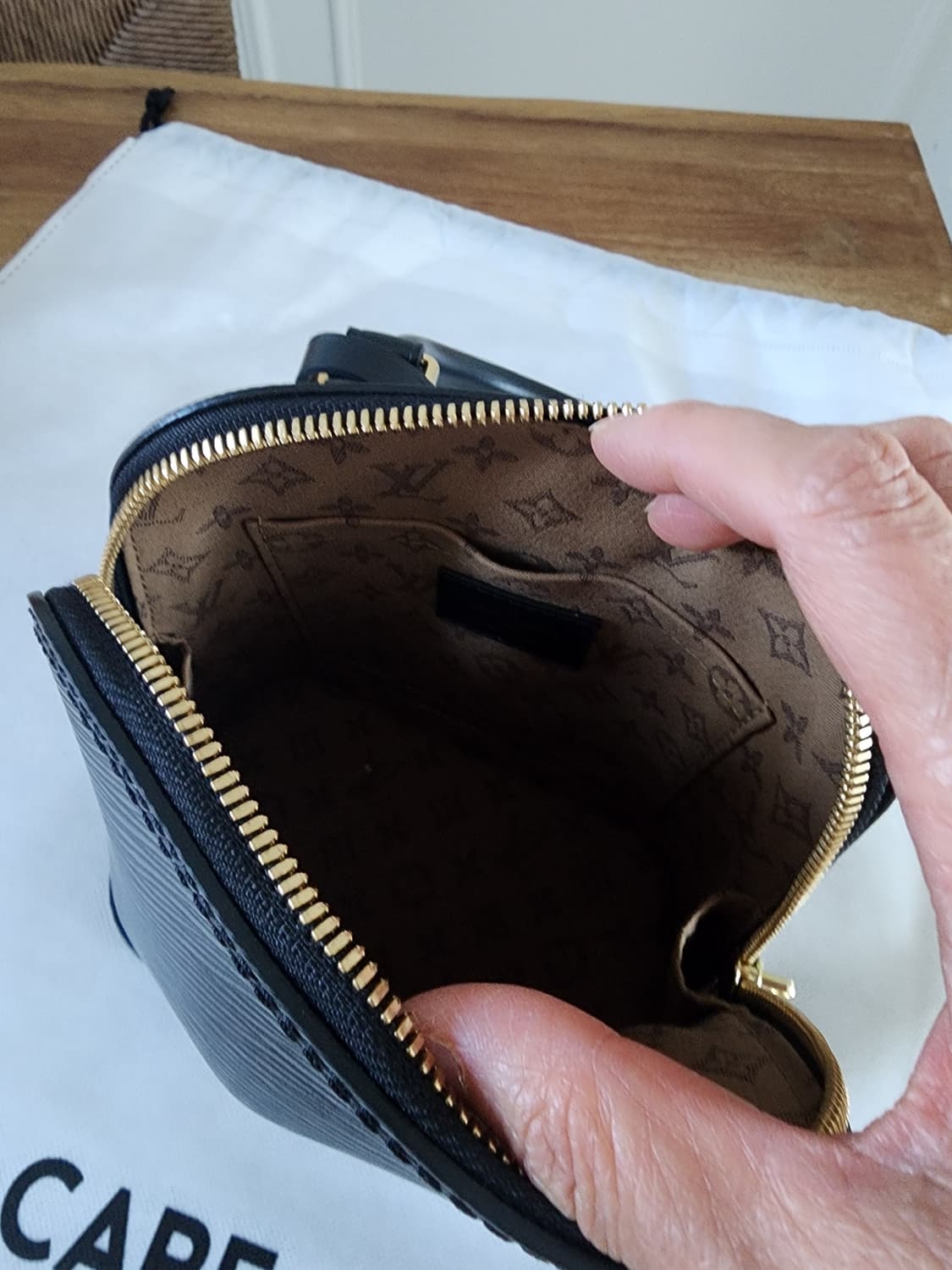 (정품)루이비통 알마 BB 에삐 블랙 백팩 상품이미지7