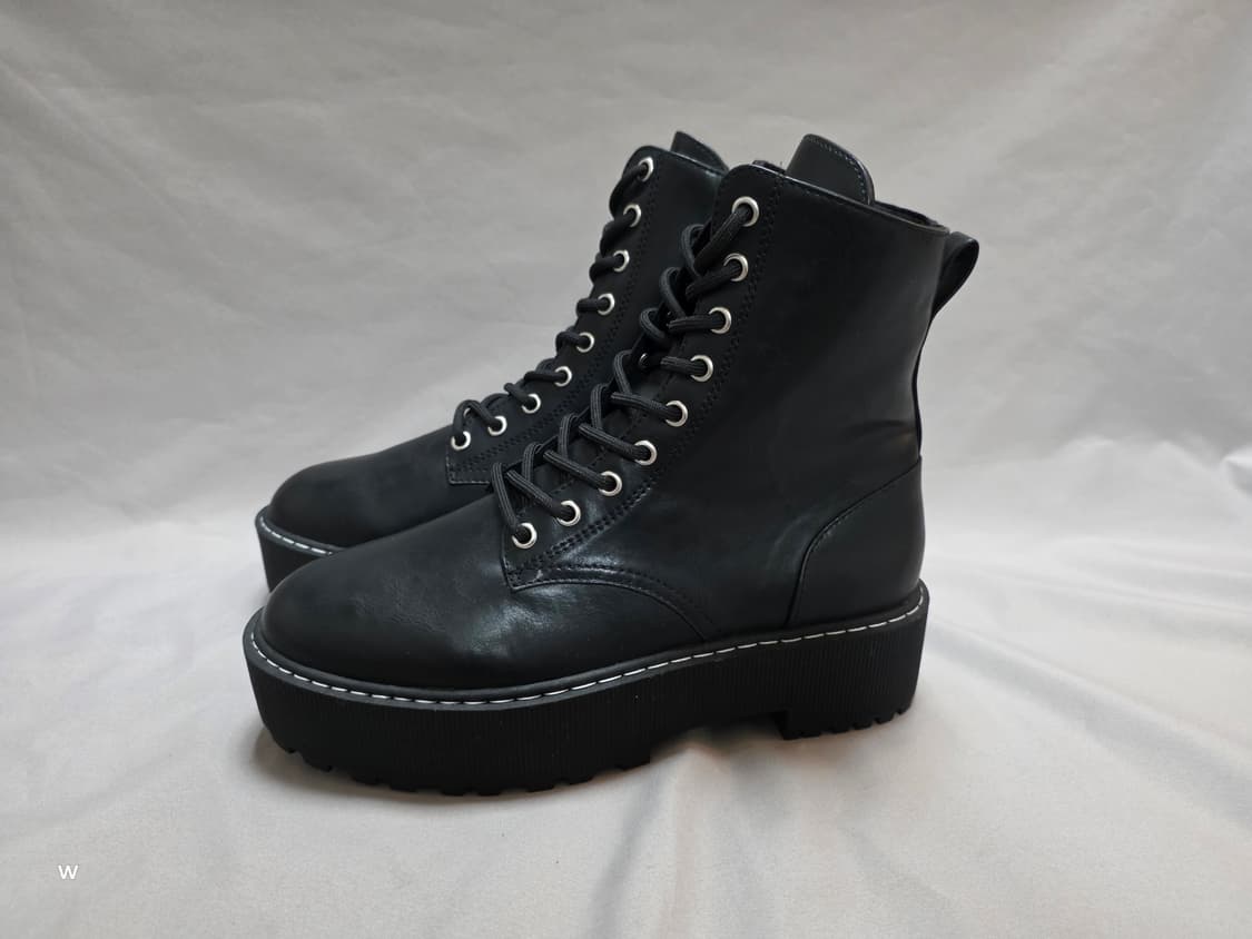 H&M 블랙 플랫폼 레이스업 부츠 [eur41 / 260mm] 상품이미지1
