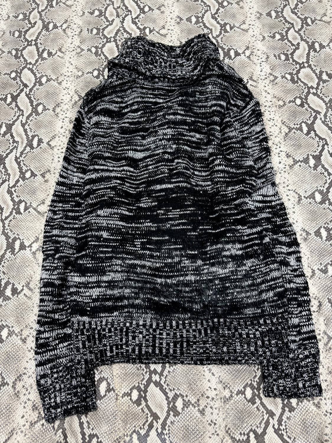 “Vintage” Y2K MoodBlack&Grey Cardigan 상품이미지5
