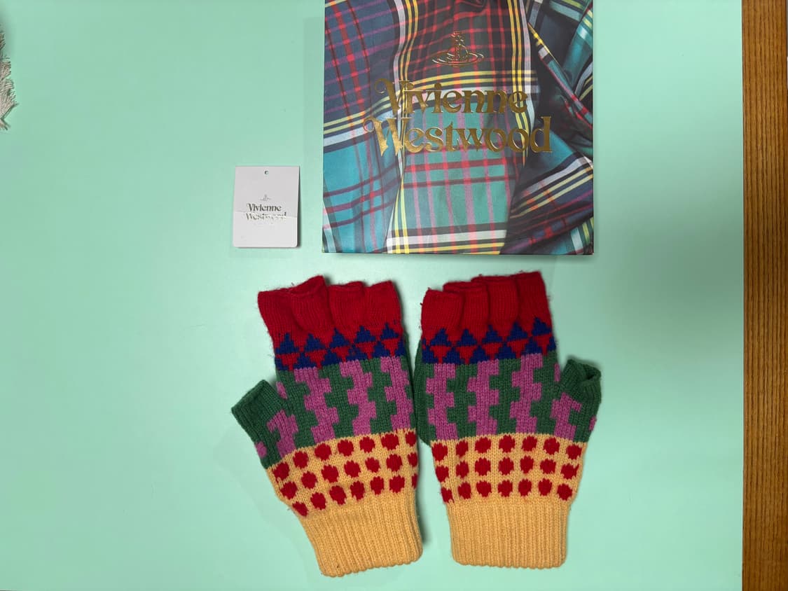 비비안웨스트우드 24FW 울 핑거리스 후드 장갑 4컬러 상품이미지2
