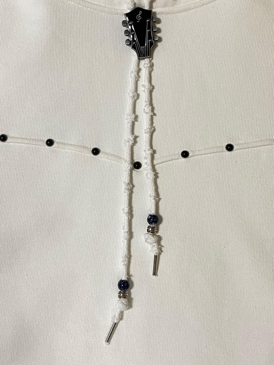 KEEMHII 킴히 기타 스터드 비즈 후드티 화이트 Free 상품이미지3