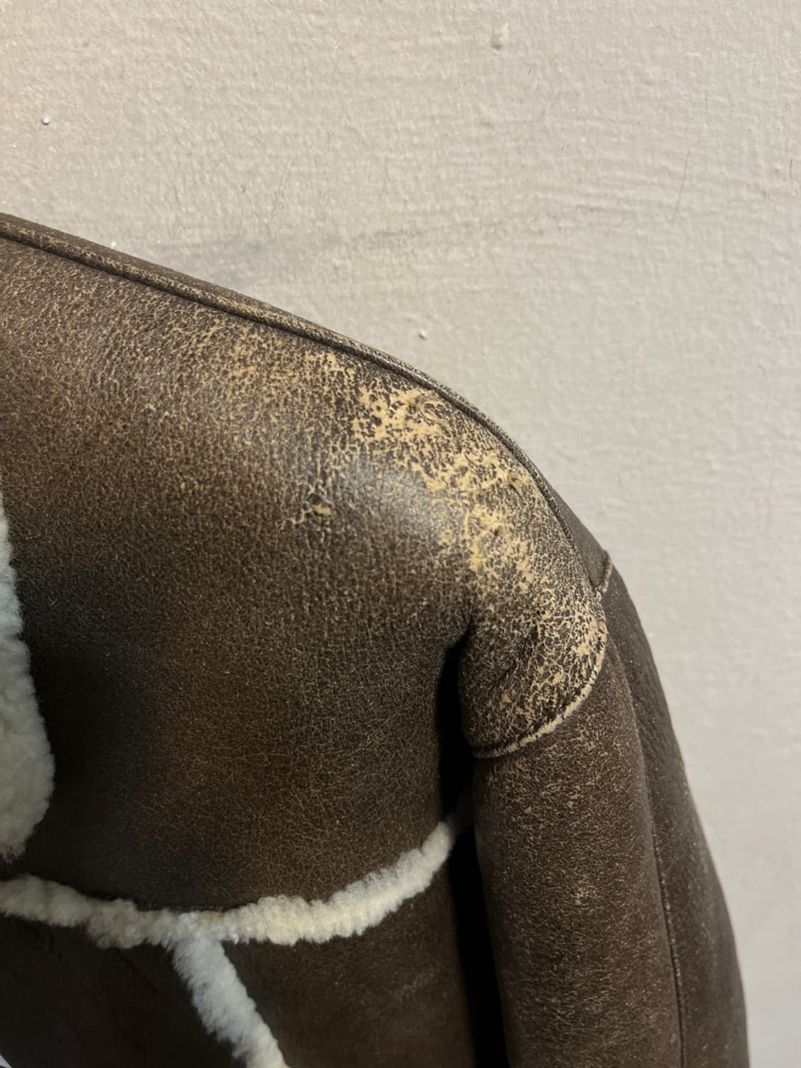 유즈드 시어링 랩스킨 크롭 무스탕 자켓 상품이미지8