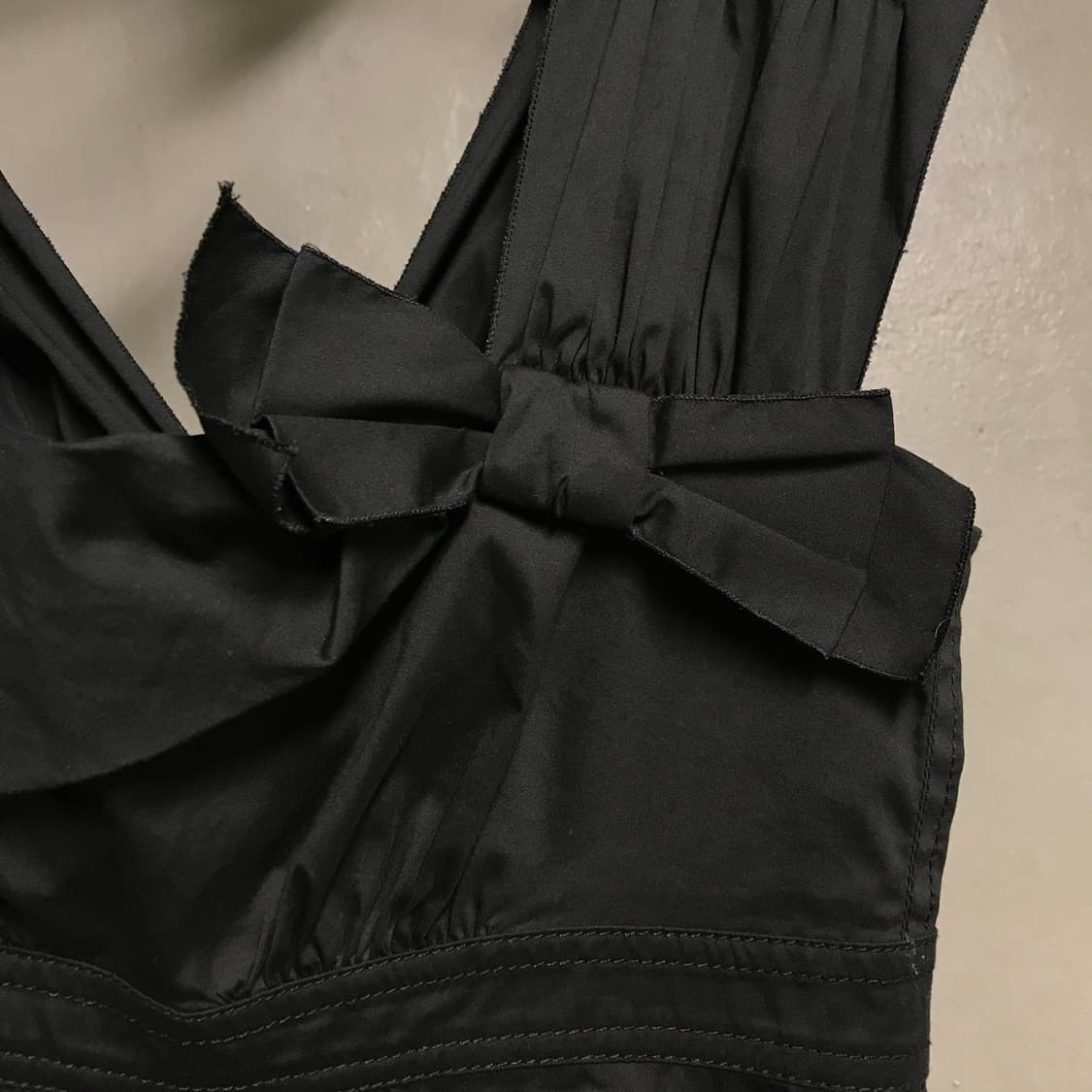 프라다 슬리브리스 탑 블랙 40(W) 상품이미지4