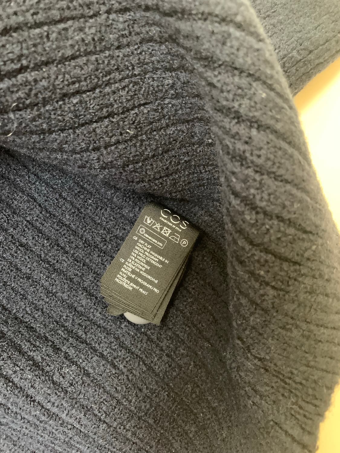 [S] COS 틱 울 브이넥 가디건 상품이미지4