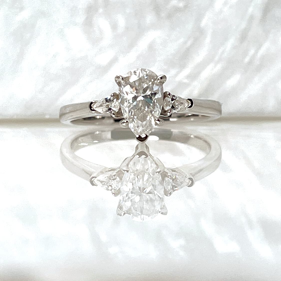 *새상품* 모이사나이트 페어 컷 사이드 스톤 은반지 상품이미지1