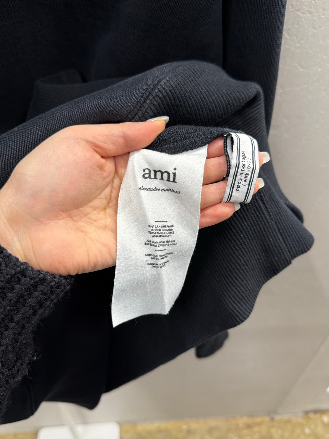 AMI 아미 하트 빅 로고 블랙 후드티  상품이미지5