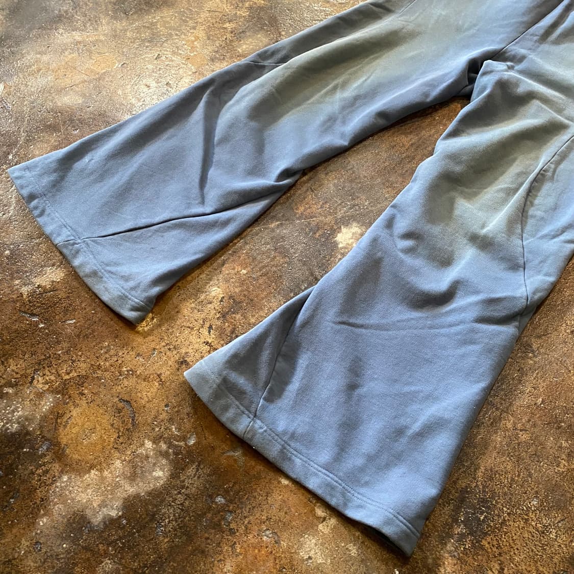 Kozaburo 부츠컷 에이징 스웻팬츠 상품이미지3