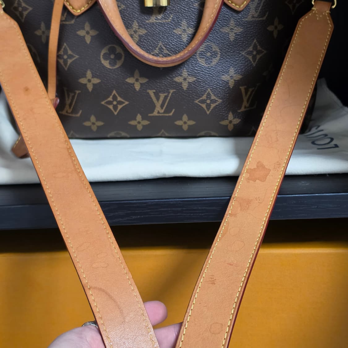 루이비통 모노그램 플라워 지퍼 PM 토트백 상품이미지7