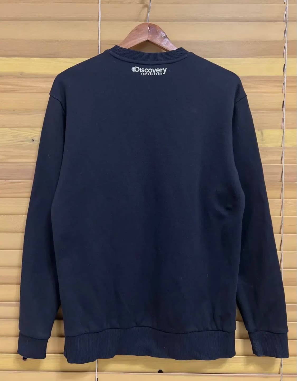 디스커버리 남성 블랙 맨투맨티셔츠 상품이미지3