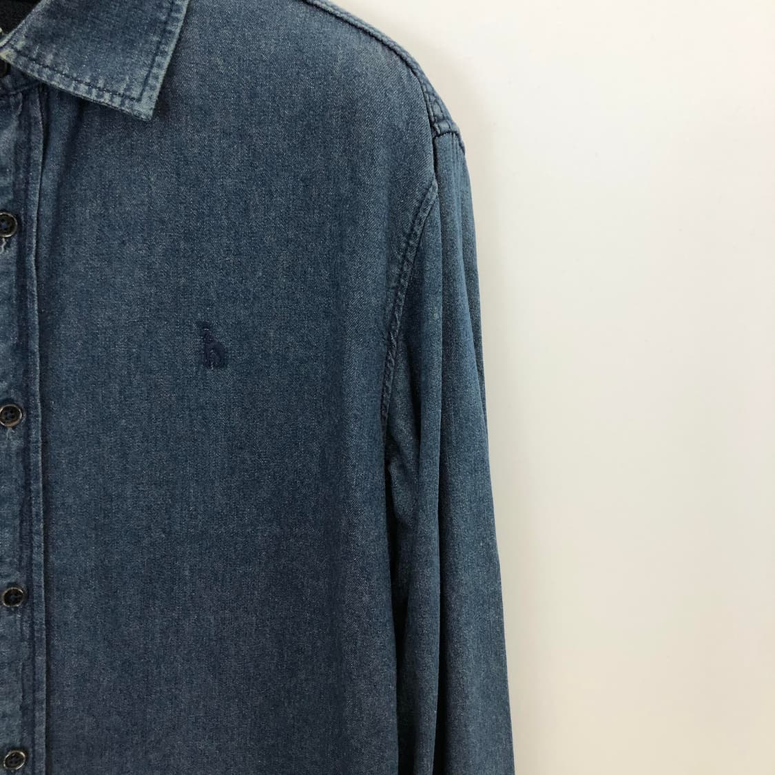 헤지스 자수로고 워싱 데님셔츠 110 상품이미지2