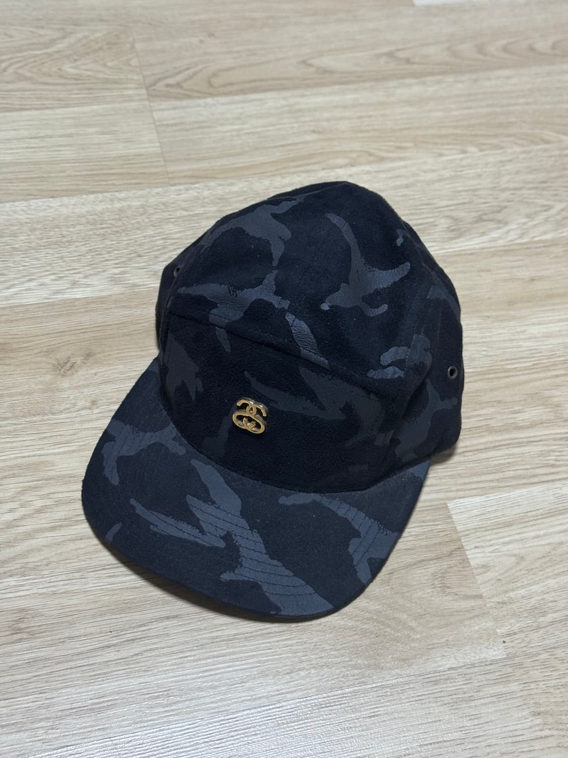 Stussy gold logo 캠프캡 상품이미지1
