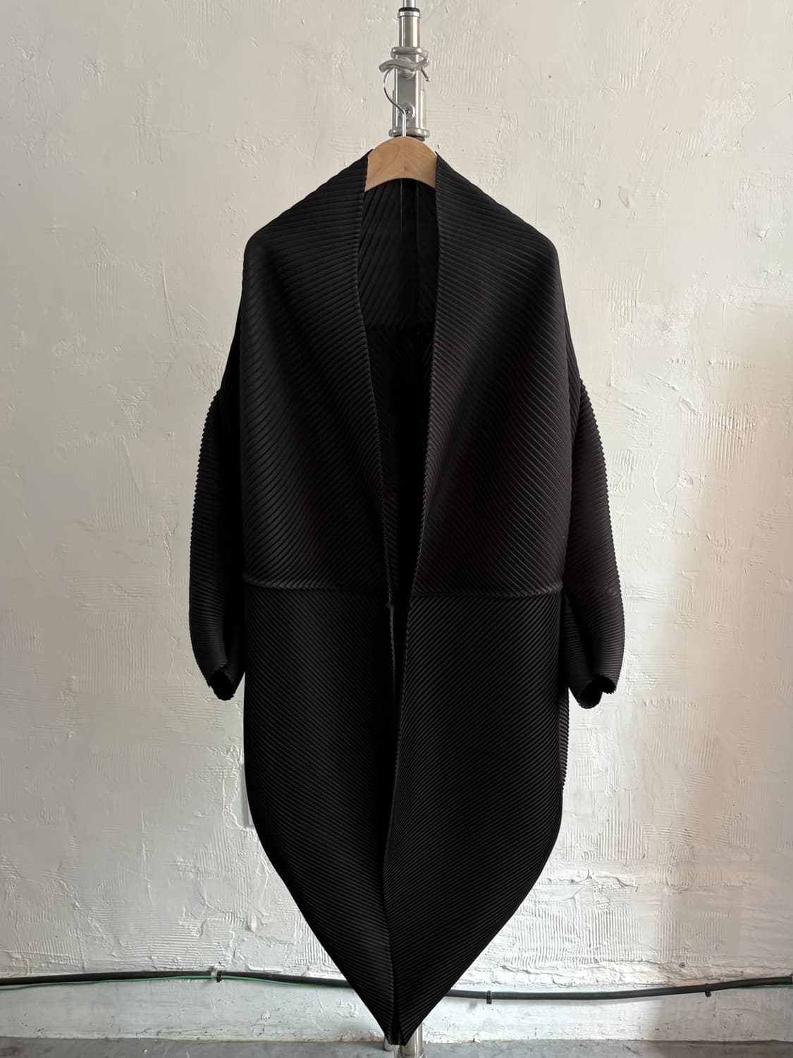 Issey Miyake 이세이미야케 플리츠 하이넥 블랙 코트 상품이미지5