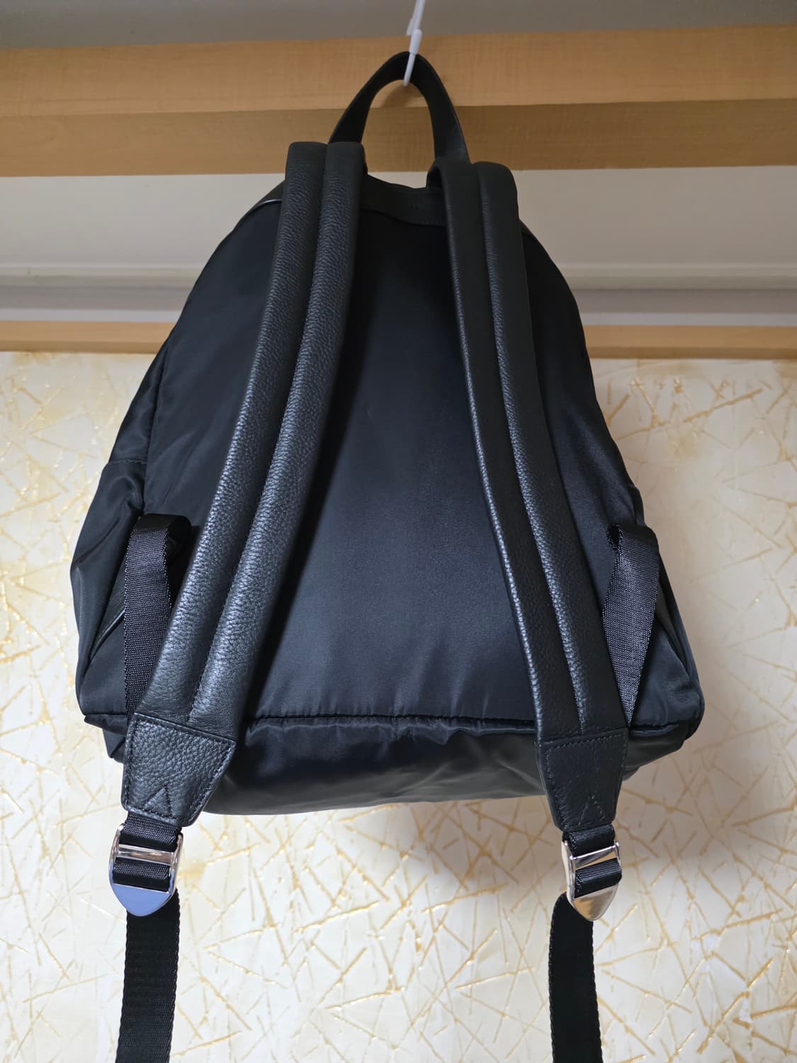 질스튜어트뉴욕 소가죽 나일론 백팩 남여공용
사이즈 28 38
상태 좋은편 상품이미지2