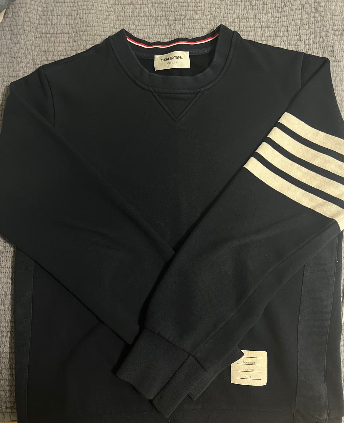 톰브라운 맨투맨 네이비 (4 사이즈) 상품이미지1