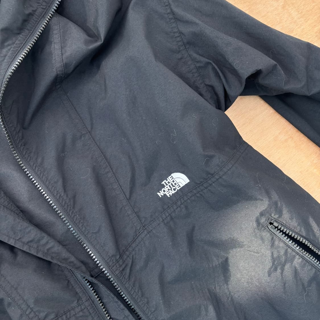 The North Face Hooded Windbreaker Jacket 상품이미지3