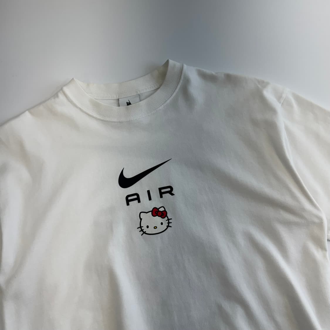 Nike 나이키 에어 헬로키티 백 포인트 화이트 반팔 상품이미지4