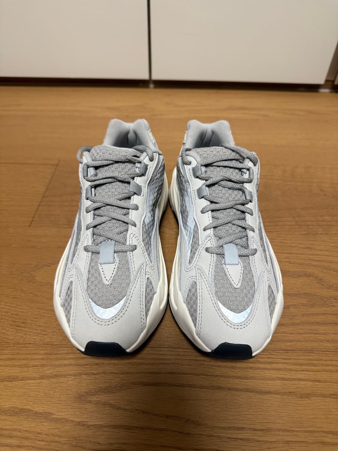 아디다스 이지700 v2 스태틱 2022년 260사이즈 상품이미지2