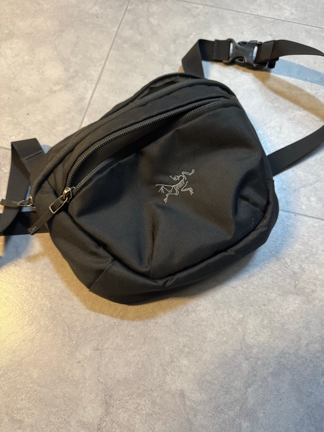 아크테릭스 크로스백 상품이미지1